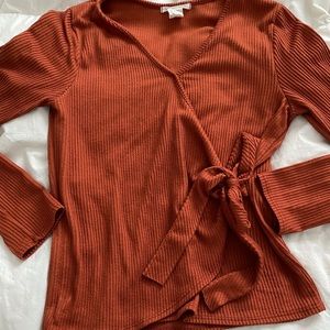 Ribbed v neck long sleeve with bow